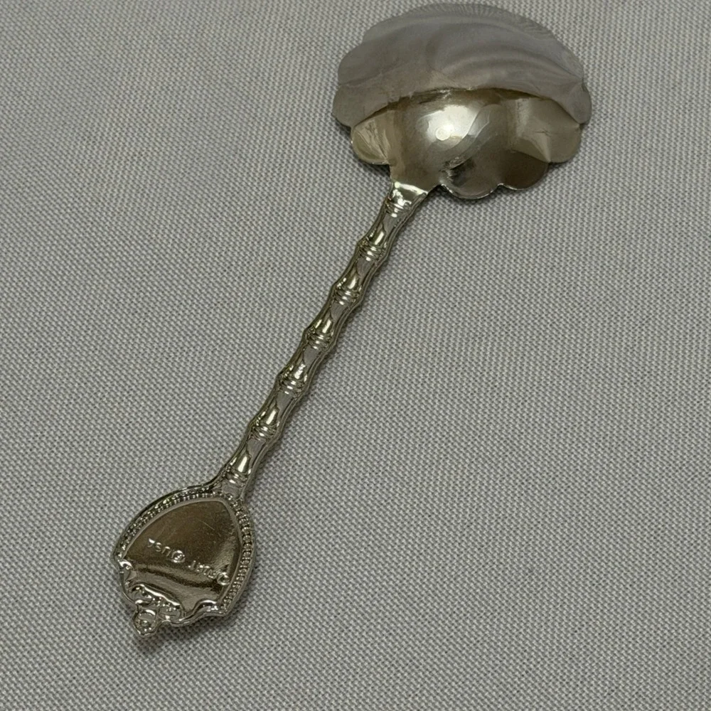 Smoky Mountains USA Souvenir Spoon Bear‎ Shield Silver Tone Travel Decor Vintage